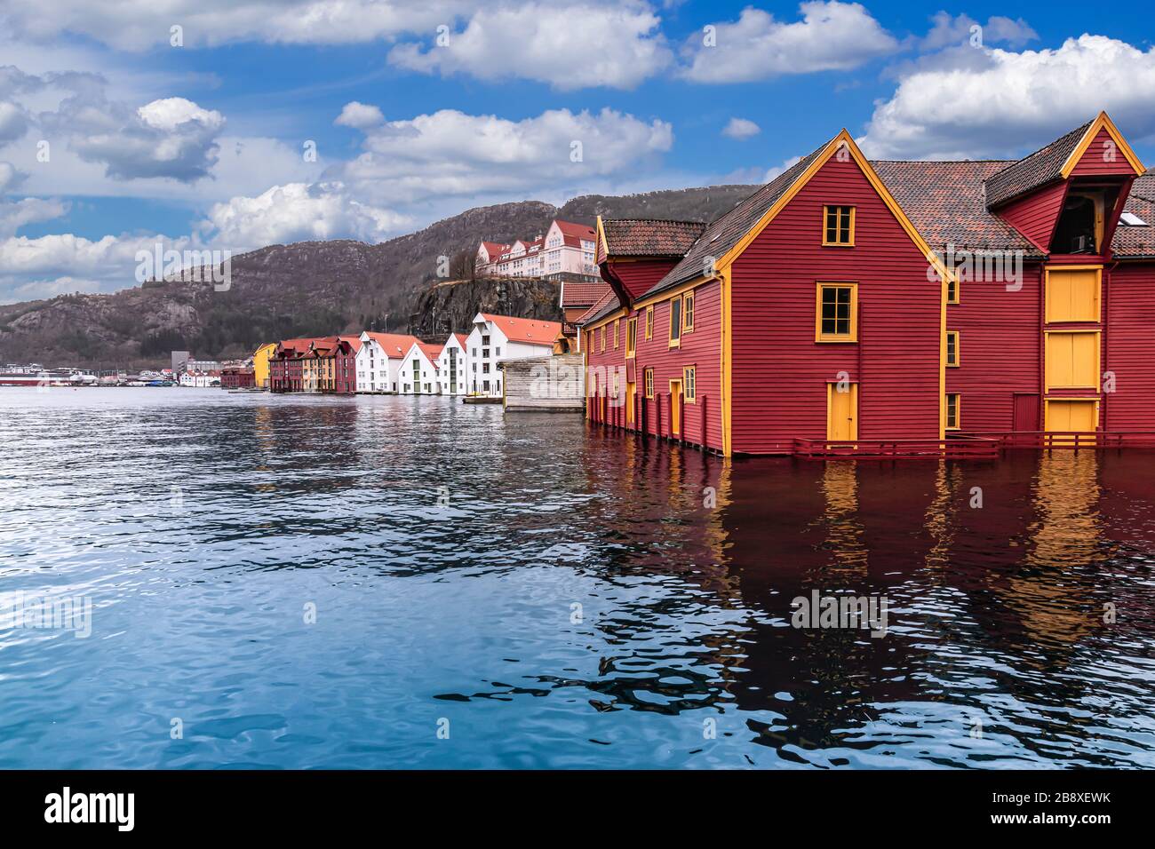 Bergen, Norwegen. Typische Hafenhäuser am Wharf von Skuteviksbrygge. Stockfoto