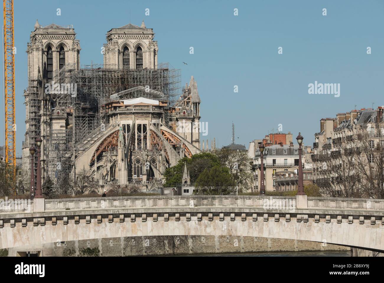 CORONAVIRUS: SPORT UND PROMENADE RUND UM NOTRE DAME, PARIS Stockfoto