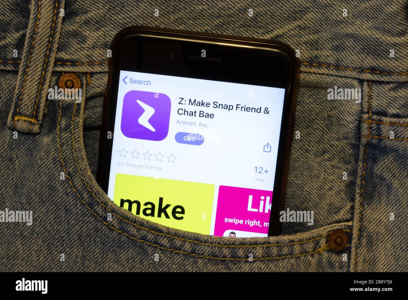 Los Angeles, Kalifornien, USA - 24. März 2020: Z: Make Snap Friend und Chat BAE-App-Logo auf dem Telefonbildschirm in Jeanstasche Nahaufnahme, Illustration Stockfoto