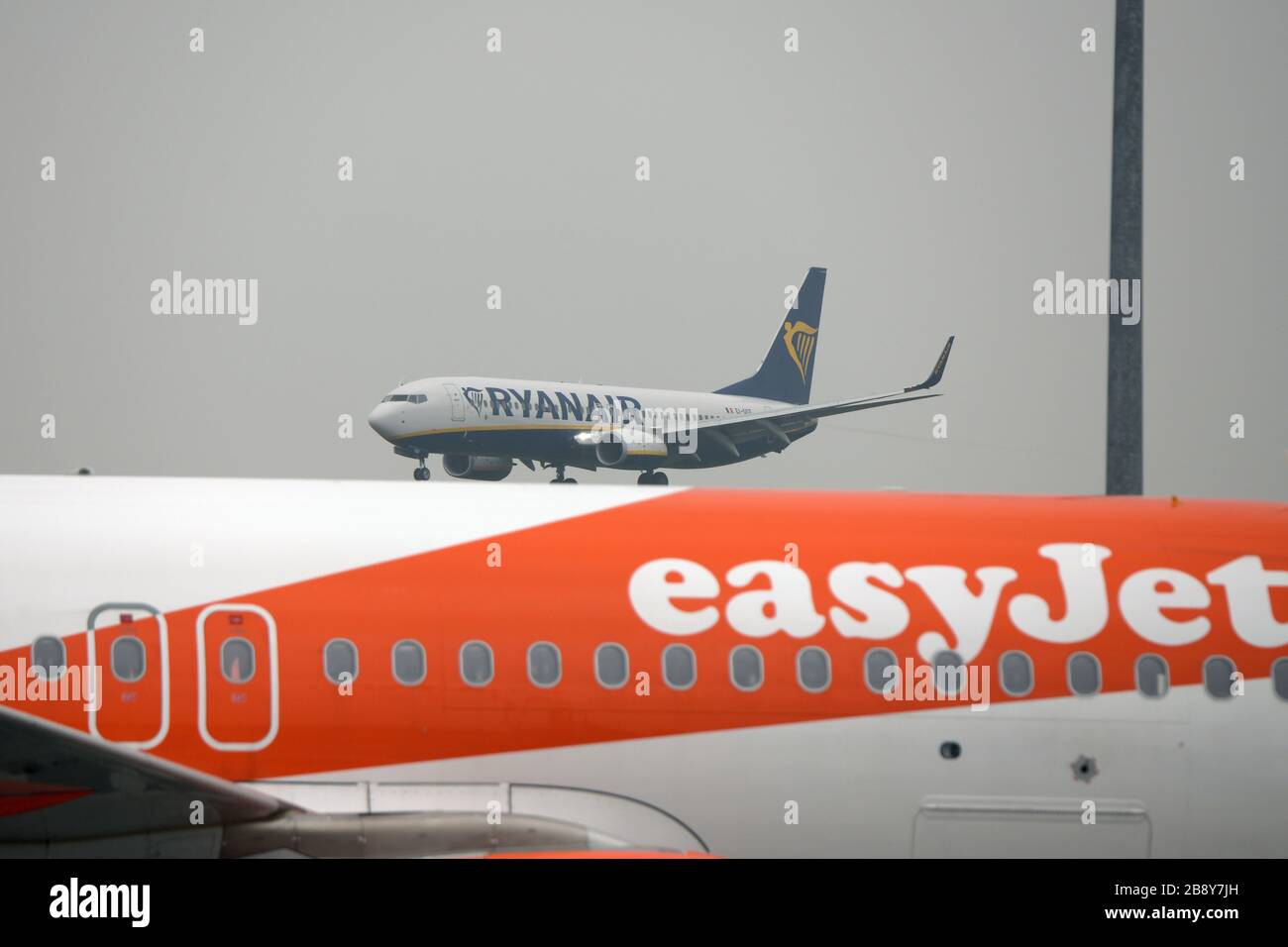 Alle Ryanair- und EasyJet-Flüge vom und zum Flughafen London-Southend wurden nun aufgrund von Coronavirus gestrichen. Dateibilder vom Flughafen Southend Stockfoto
