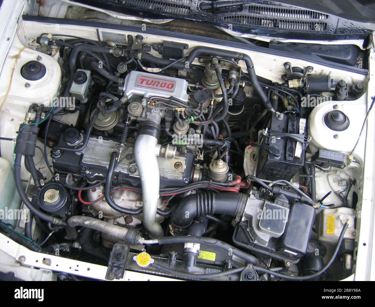 Englisch: 1490 cc SOHC Mazda E5T Motor eines 1986 Mazda Familia (BF5P) XG  Turbo sedan. In 1983 veröffentlicht, war es die erste Produktion Kolben  aufgeladenen Motor dieses Herstellers.; vom 21. Mai 2006 (