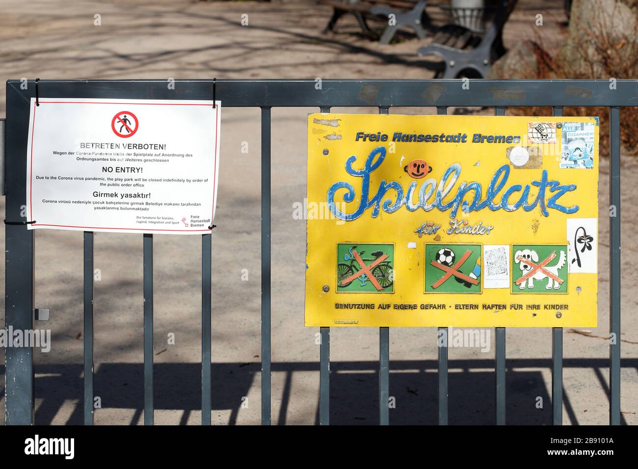 Bild Spielplatz wegen Coronavirus geschlossen, betten verboten Stockfoto