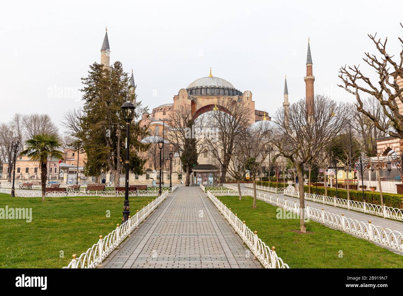 Blick vom Sultanahmet-Viertel.die Zahl der Menschen auf den Plätzen und Straßen ist gesunken.neuer Typ von Coronavirus, der in China entstanden ist, geht weiter. Stockfoto