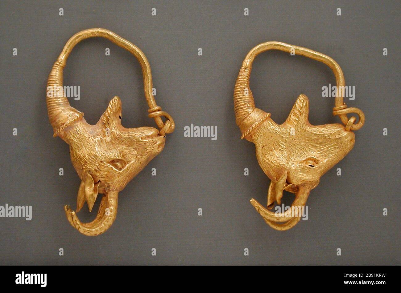 Paar Ohrringe; Englisch: Östliches Mittelmeer, Griechisch, ca. 500 v. Chr.  Schmuck und Verzierungen; Ohrringe Gold Herr