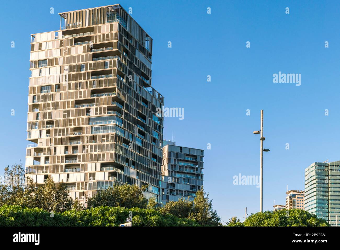 Diagonal Mar und die Poblenou Maritime Front mit modernem Gebäude Stockfoto