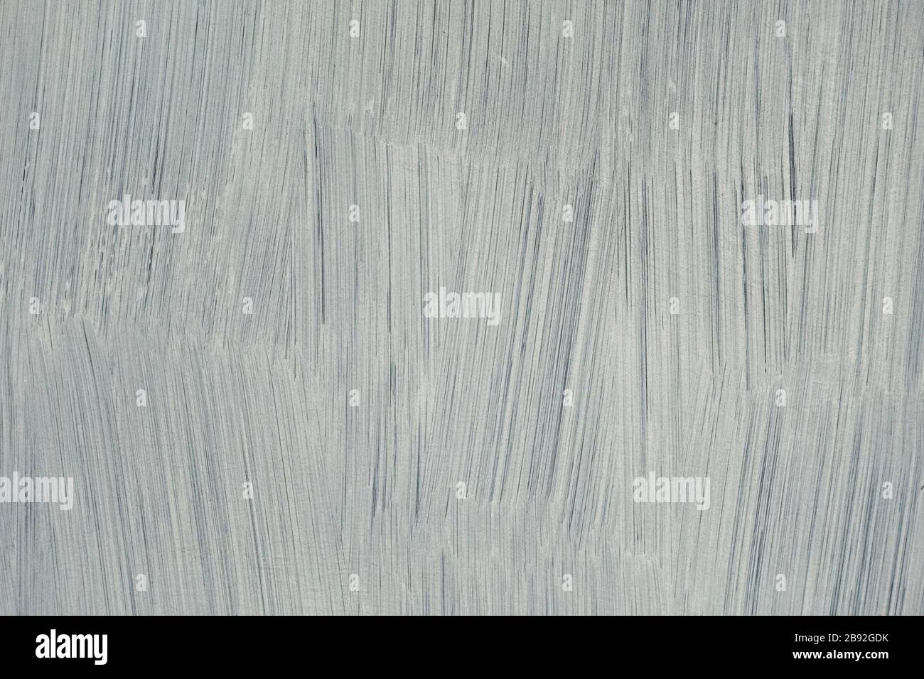 Weiße Pinselstriche auf der Glasoberfläche. Abstrakter Hintergrund. Stockfoto