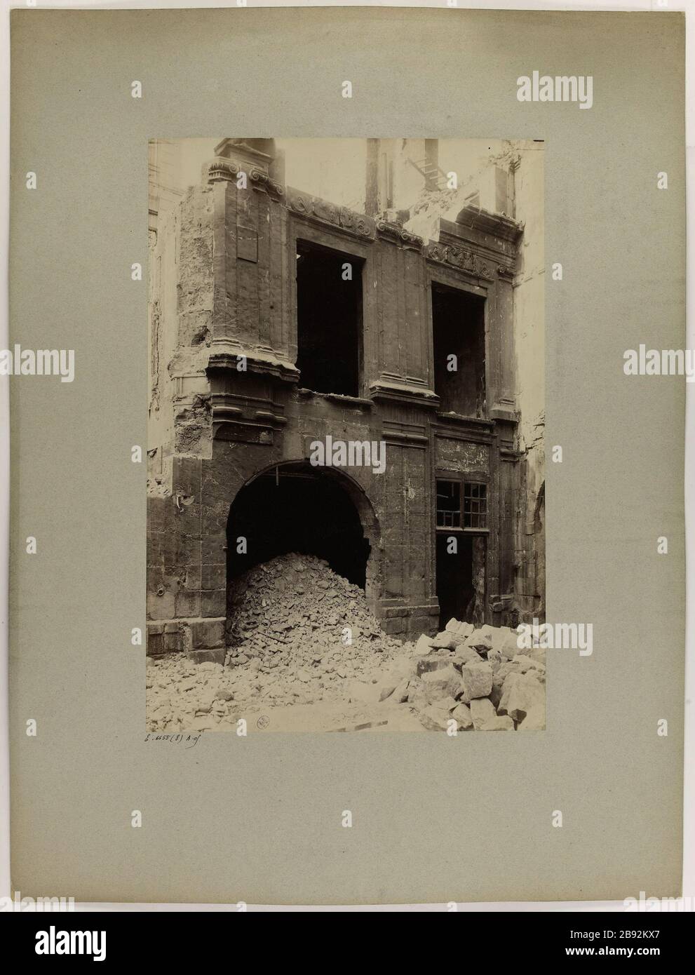 Überreste der Kaserne Celestine (?), 4. Bezirk, Paris vestiges de la caserne des Célestins. Paris (IVème arr.). Photographie anonyme. Paris, musée Carnavalet. Stockfoto