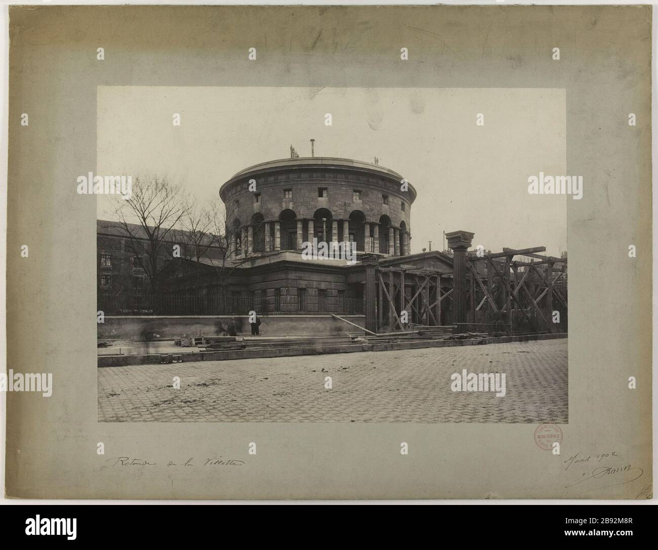 Rotonde de la Villette, März 1902. Blick von der Rotonde de la Villette, 19. Bezirk, Paris Vue de la Rotonde de la Villette, Paris (XIXème arr.). Photographie de Jean Barry. Tirage au gélatino-bromure d'argent. Mars 1902. Paris, musée Carnavalet. Stockfoto