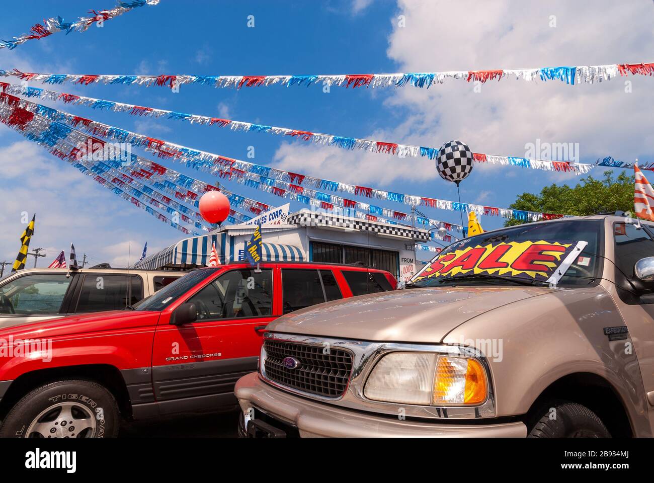 Gebrauchtwagen zum Verkauf auf Autohaus Vorplatz, Miami, Florida, USA  Stockfotografie - Alamy