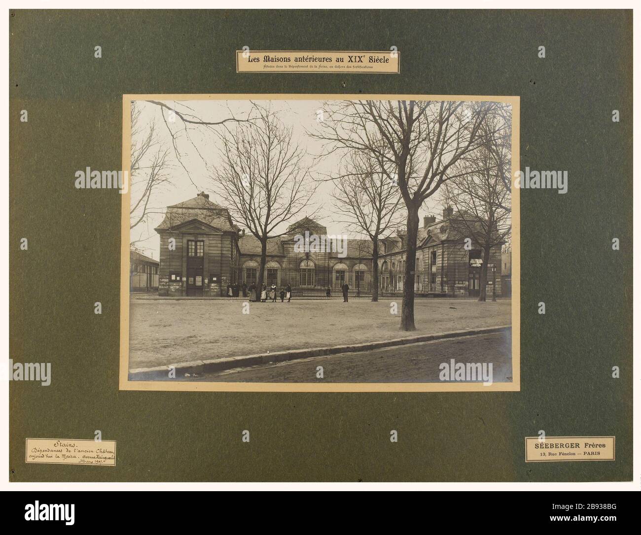 Frühere Häuser im neunzehnten Jahrhundert / in der seine, außerhalb der Befestigungen // Flecken. / Gebäude des ehemaligen Schlosses / Rathaus heute. Avenue Hainguerlot/März 1907. Frühere Häuser im neunzehnten Jahrhundert: D Les maisons antérieures au XIXème siècle situées dans le département de la seine en dehors des Befestigungsanlagen. Dépendance de l'ancien château de Stains (Seine-Saint-Denis), aujourd'hui la mairie, Avenue Haingerlot. Mars 1907. Photographie de Séeberger frères. Paris, musée Carnavalet. Paris, musée Carnavalet. Stockfoto