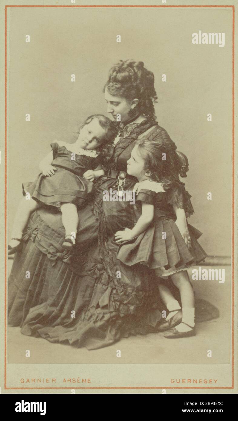 ALICE MIT HUGO GEORGES UND JEANNE 'Alice Hugo avec Georges et Jeanne'. Photographie d'Arsène Garnier, vers 1872-1874. Paris, Maison de Victor Hugo. Stockfoto