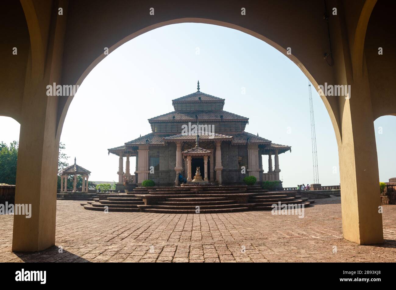 Fassade des Jai Vinayak-Tempels, JSW Township Chaferi, Ratnagiri, Maharashtra, Indien Stockfoto