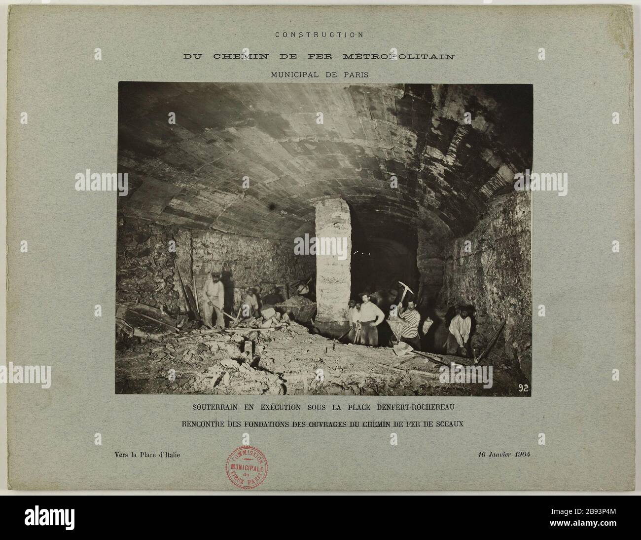 Bau / Stadtbahn / von Paris / U-Bahn in Ausführung unter dem Ort Denfert-Rochereau / Gründungssitzung Arbeiten von Eisenbahnsiegeln / zur Place d'Italie 16. Januar 1904/05 Construction du chemin de fer métropolitain Municipal de Paris: Rencontre des Fondations des ouvrages du chemin de fer de Sceaux, souterrain en éxécution sous la Place Denfert-Rochereau. Paris (XIVème arr.).'Construction / du chemin de fer métropolitain Municipal / de Paris / Souterrain en éxécution sous la Place Denfert-Rochereau / Rencontre des Fondations des ouvrages du chemin de fer Stockfoto