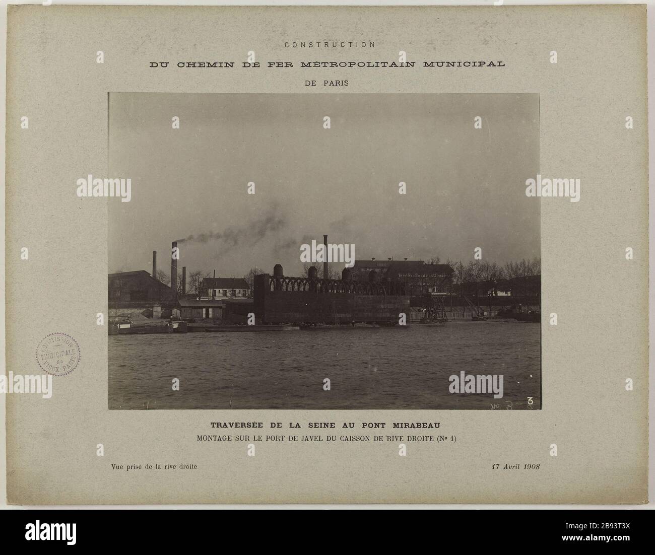 Bau / Stadtbahn / von Paris / seine über die Brücke Mirabeau / Montagehafen Bleiche die rechte Seitenkiste (Nr. 1) / Blick vom rechten Ufer 17. April 1908 Bau du chemin de fer métropolitain Stadtgemeinde de Paris: Montage sur le Port de Javel du caisson de rive droite, traversée de la seine au pont Mirabeau. Paris (XVème arr.).'Construction / du chemin de fer métropolitain Municipal / de Paris / Traversée de la seine au pont Mirabeau / Montage sur le Port de Javel du caisson de rive droite (Nr. 1) / Vue de la rive droite 17 avril 1908'. 1908-04-17. Stockfoto