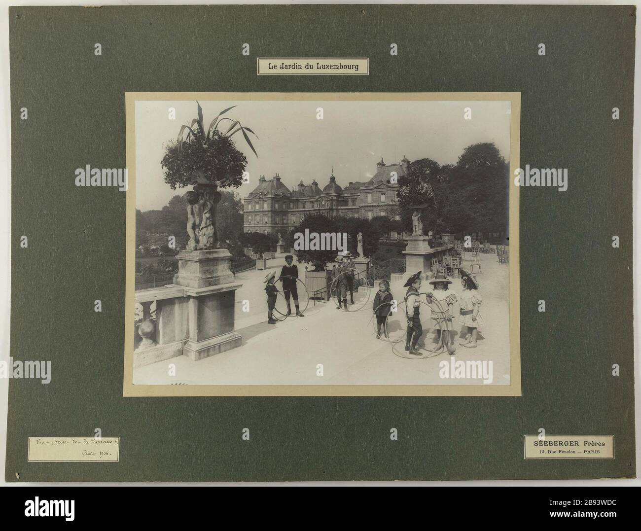 Der Jardin du Luxembourg / Blick von der Terrasse E / August 1906. Le jardin du Luxembourg, vue pry de la Terrasse E, . Paris (VIème arr.).'Le jardin du Luxembourg / Vue pry de la Terrasse E. / Août 1906'. 1906-08. Photographie de Séeberger Frères. 1906-08. Paris, musée Carnavalet. Stockfoto
