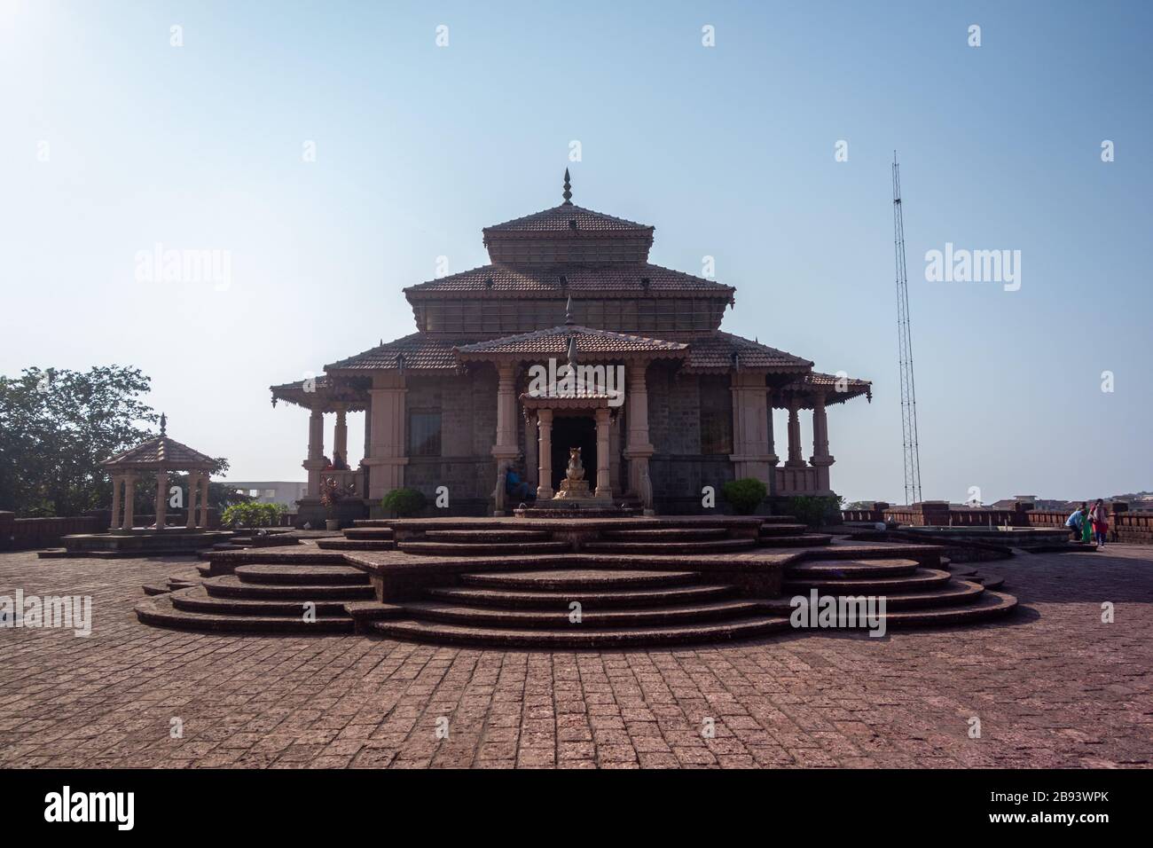 Fassade des Jai Vinayak-Tempels, JSW Township Chaferi, Ratnagiri, Maharashtra, Indien Stockfoto