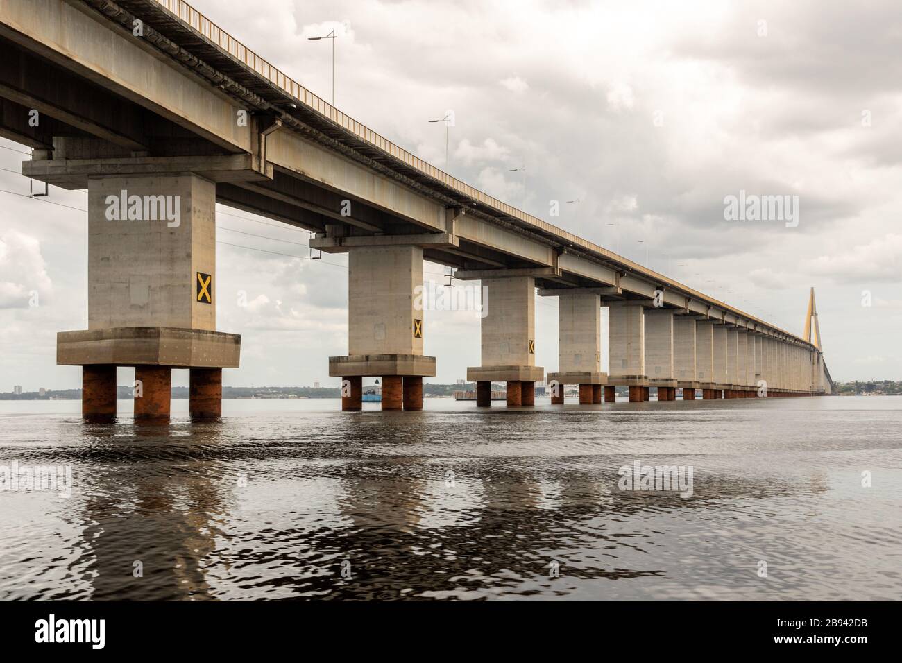 Tolle Brücke über den Amazonas in der Stadt Manaus Brasilien Stockfoto