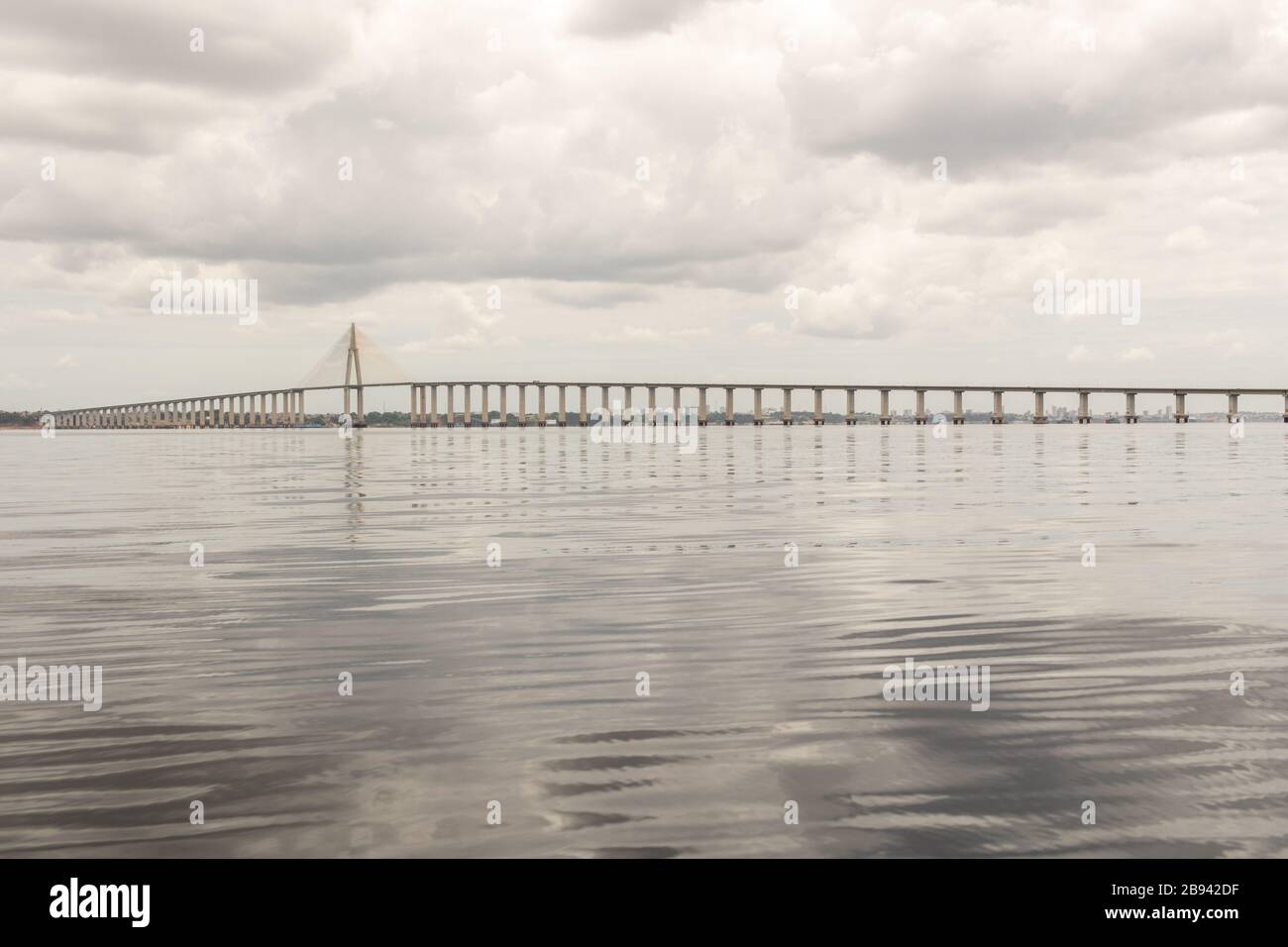 Tolle Brücke über den Amazonas in der Stadt Manaus Brasilien Stockfoto