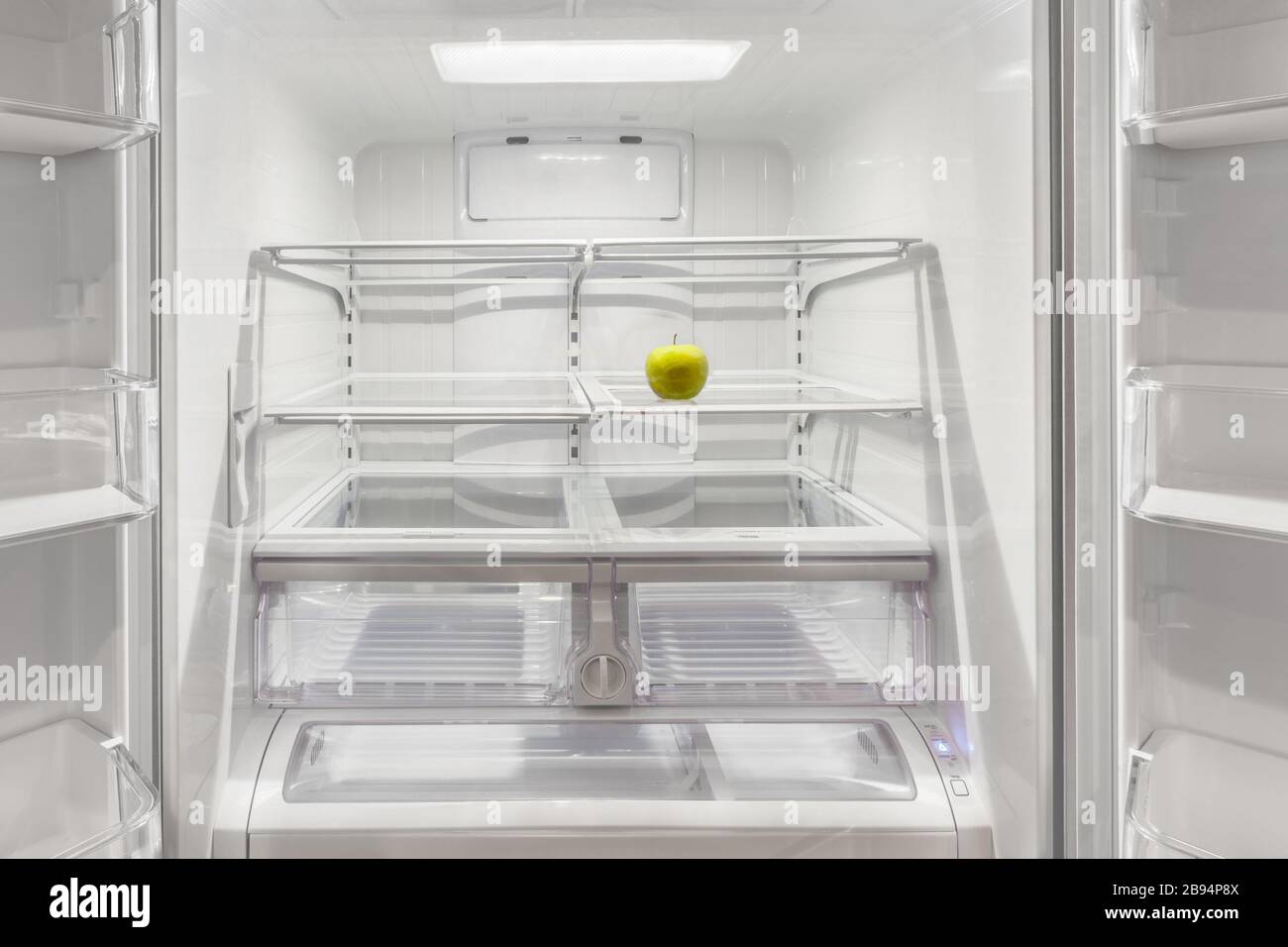 Golden Delicious apfel im Kühlschrank Stockfoto