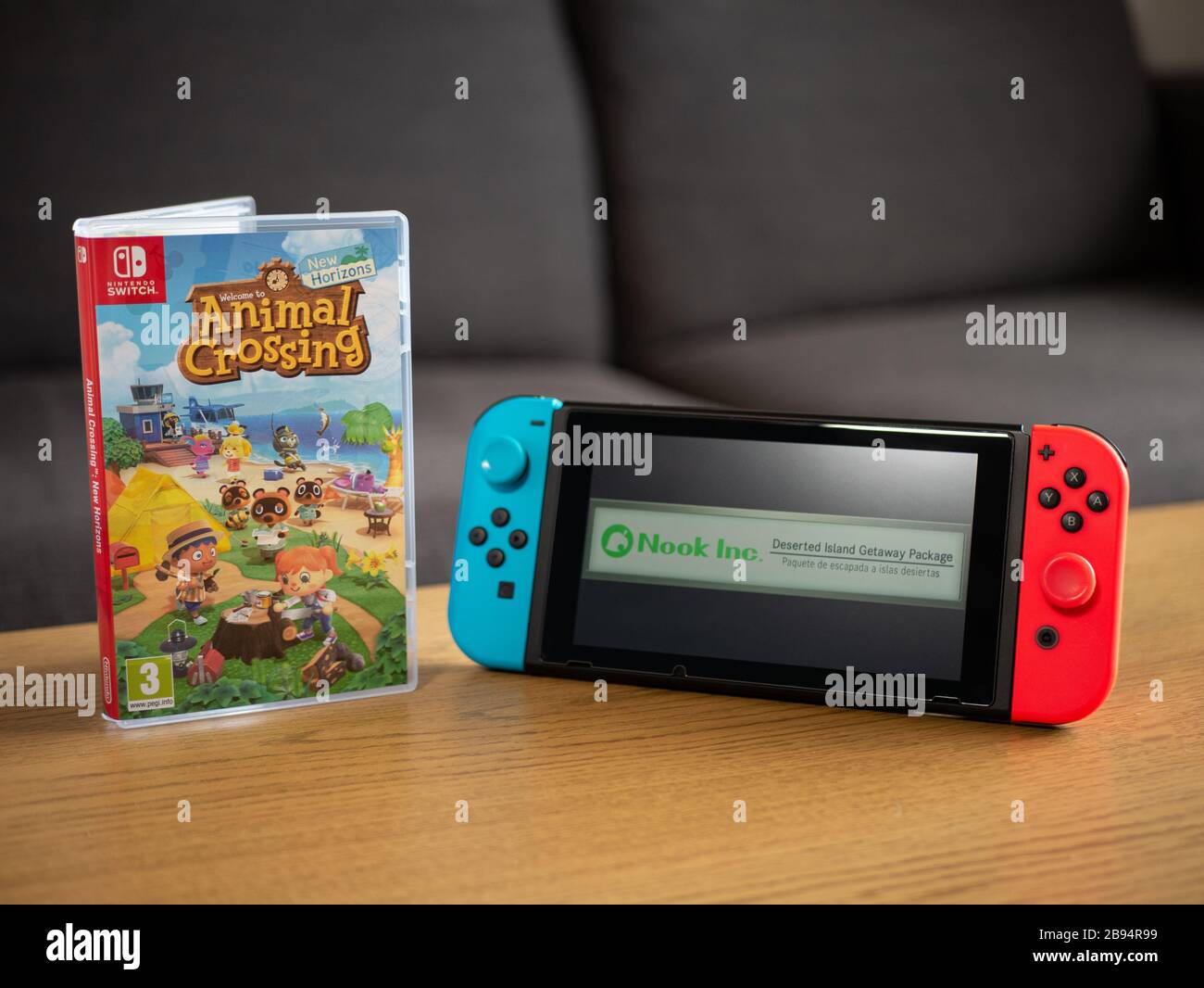Großbritannien, März 2020: Nintendo Switch Animal Crossing New Horizons NOOK Inc Stockfoto