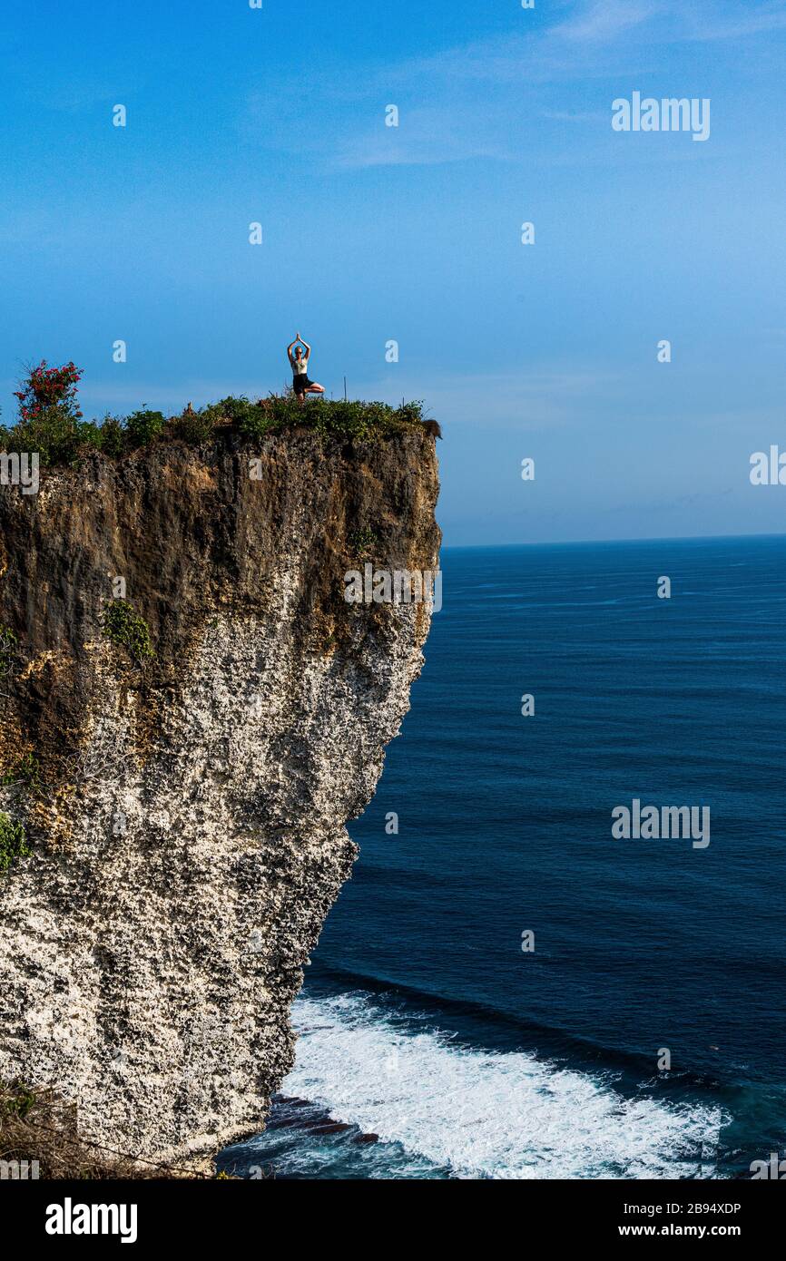 Am Rande des Karang Boma Cliff in Indonesien, am Rande von Bali. Stockfoto