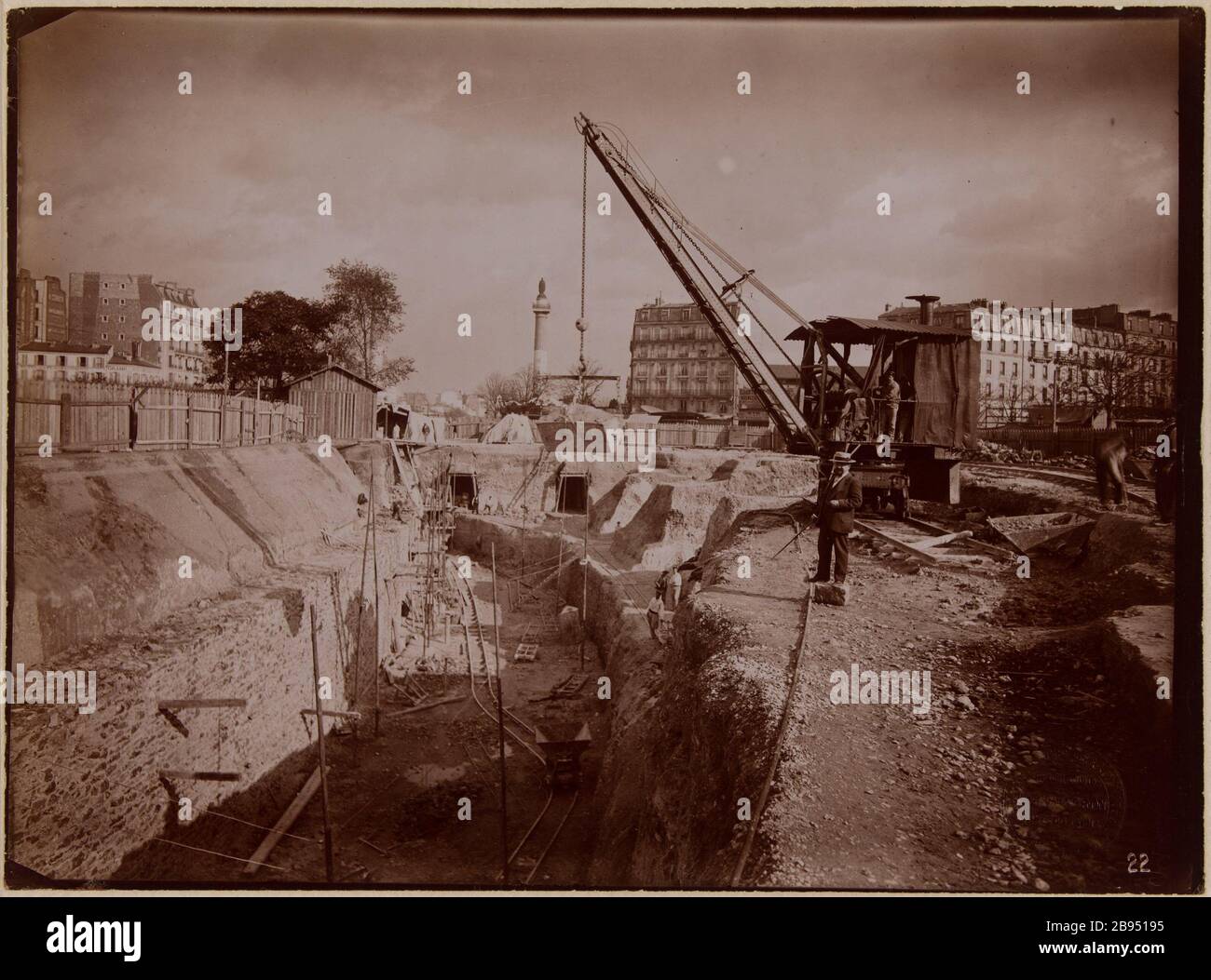 7 8BRE 1901 Linie 9 N / Bau des Place de la Nation. Bau des Place de la Nation, des 11. Und 12. Pariser Bezirks. Métro parisien. "Ligne 9. Construction de la Place de la Nation, Paris (XI-XIIème arr.)". Photographie de Charles Maindron (1861-1940). 30 Oktobre 1901. Paris, musée Carnavalet. Stockfoto