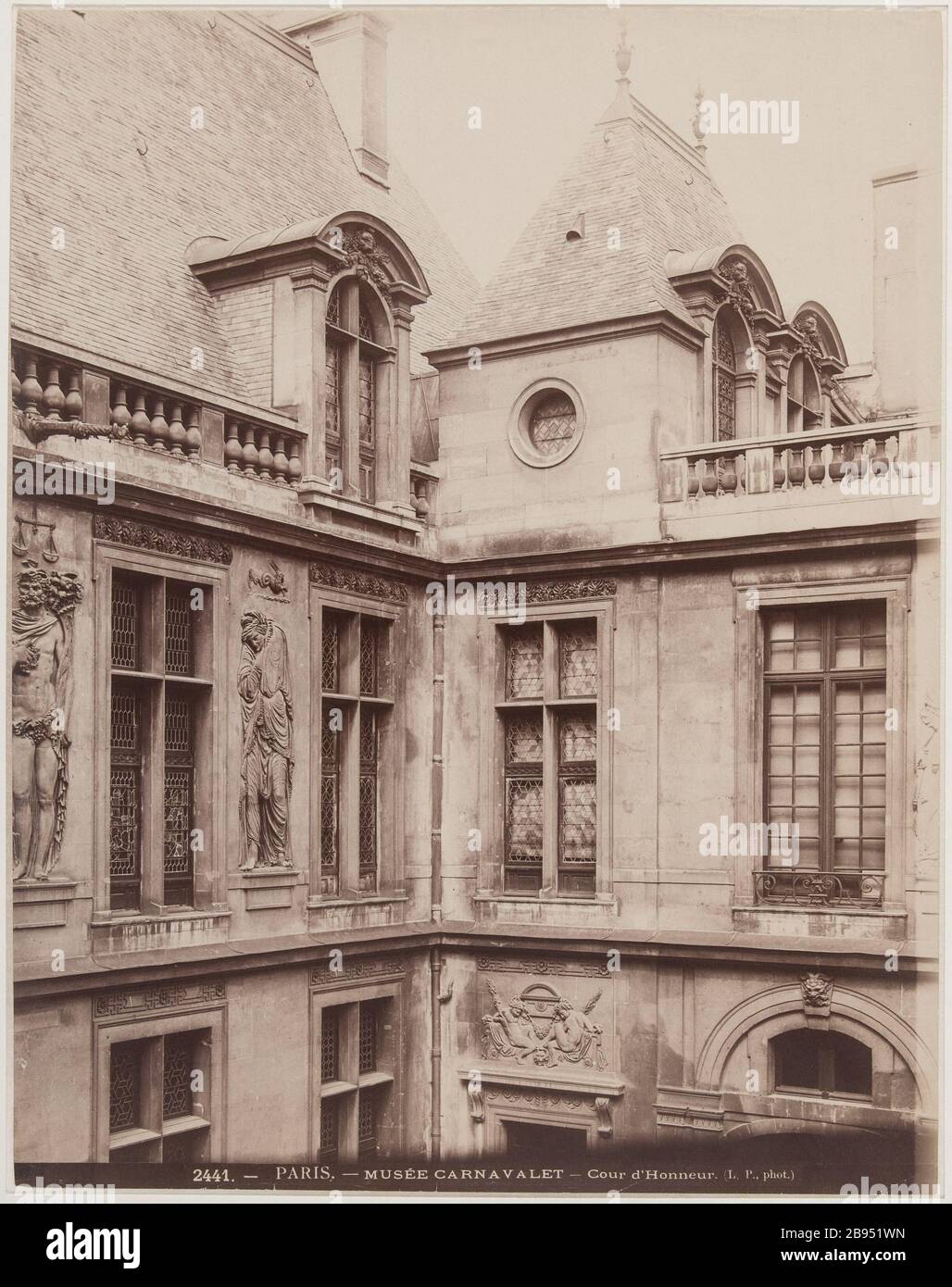 Paris - Musée Carnavalet - Ehrengericht. Innenhof, Museum Carnavalet, 16 Rue des Francs Bourgeois, 3. Pariser Stadtviertel. Cour d'honeur, musée Carnavalet, 16 Rue des Francs Bourgeois. Paris (IIIème arr.). Photographie de VVE L. Pamard & Fils. Tirage sur Papier Albuminé. 1870-1900. Paris, musée Carnavalet. Stockfoto