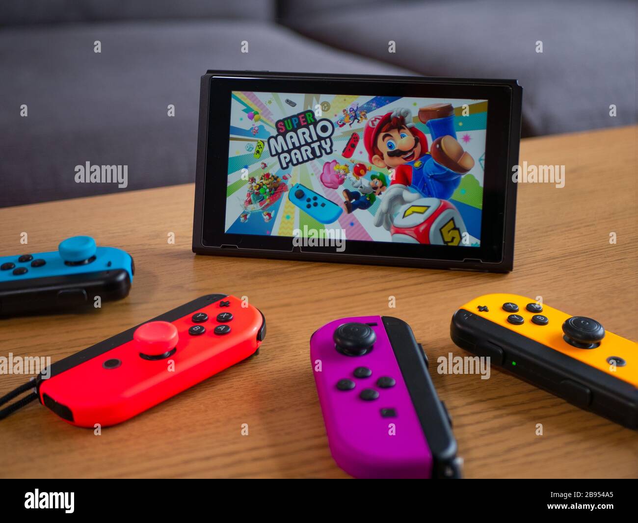 Großbritannien, März 2020: Nintendo Switch super mario Party Familie Multiplayer-Spiel Stockfoto