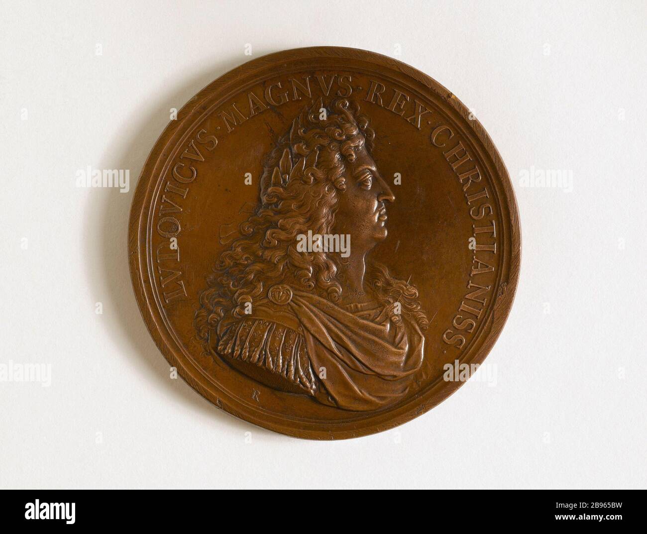 LUDWIG IV./EMBELLISSEMENTS DE PARIS ET ORNAMENTED EXTENDED vrbe Jérôme Roussel (1663-1713)/Michel Molard (mort en 1714). "Louis XVI / Verschönerungen de Paris ORNATA ET AMPLIATA VRBE". Médaille, vers 1670. Paris, musée Carnavalet. Stockfoto
