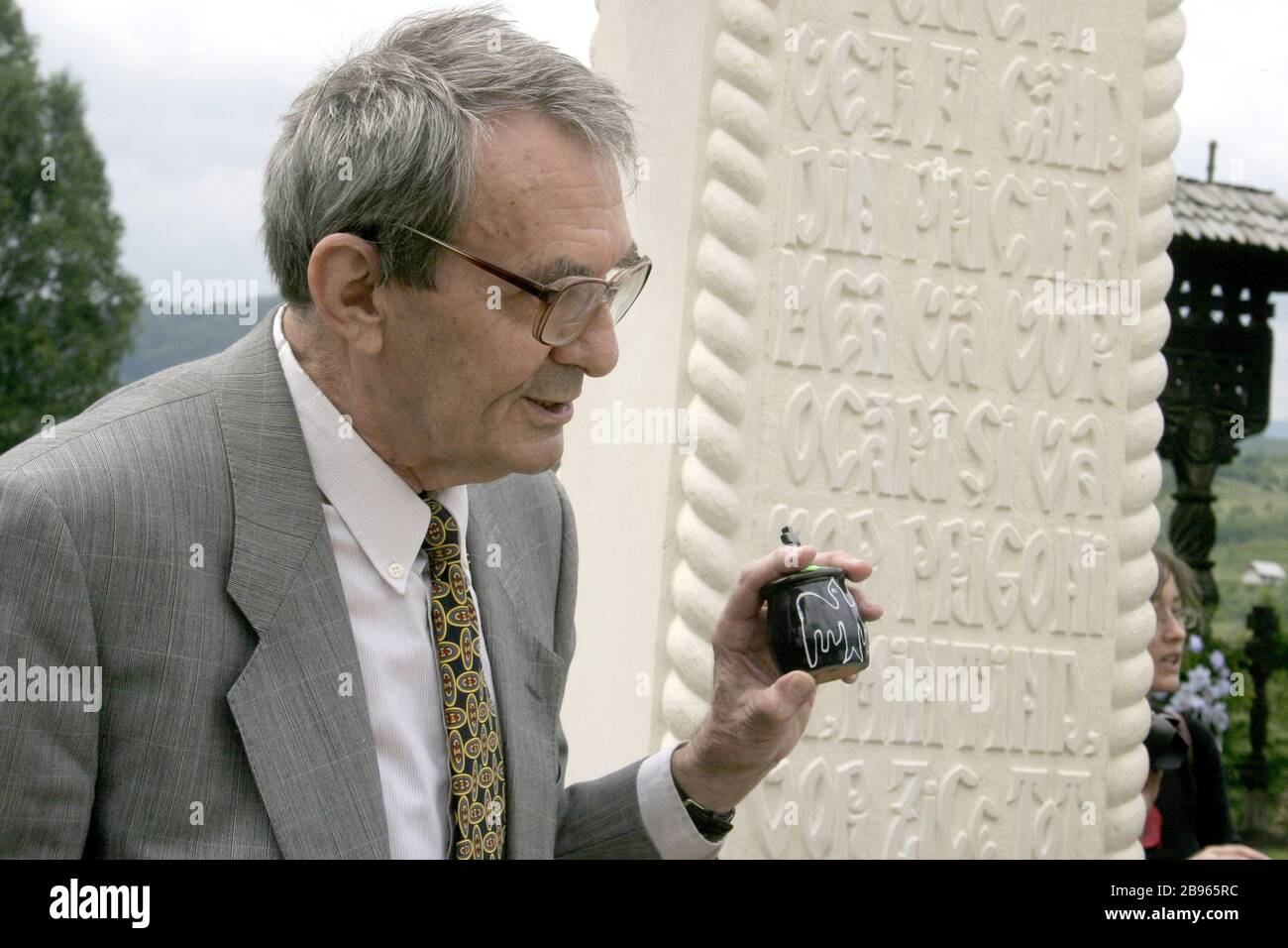 Romulus Rusan anlässlich der Veranstaltung zum Gedenken an die Opfer des Kommunismus auf dem Friedhof Cearda, Sighet, Rumänien. Stockfoto