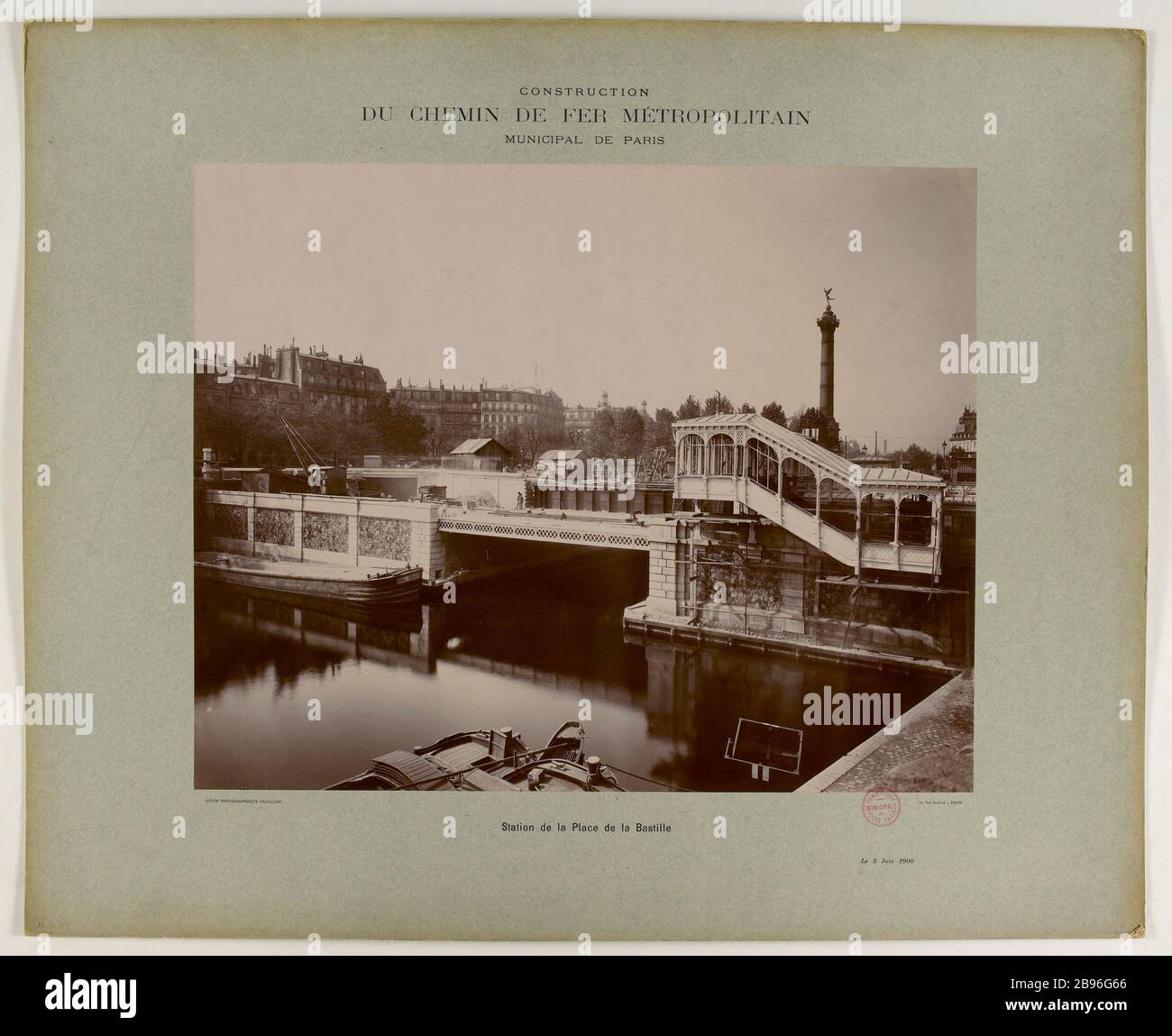 Bau der Eisenbahn-Metropole Paris. Station Place de la Bastille, Linie 1 Construction du chemin de fer métropolitain Municipal de Paris. Station de la Place de la Bastille, Ligne Nr. 1. Paris (IVème, XIème, XIIème,  ), 13 mars 1899. Union Photographique Française. Paris, musée Carnavalet. Stockfoto