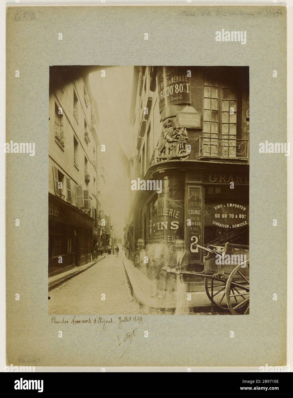 RUE Nonnains HYERES, 'AU Grinder' / 'SMALL GAINS' 4. BEZIRK, PARIS Rue des Nonnains d'Hyères, 'Au remouleur' / 'Au gagne petit', Paris (IVème arr.), Juillet 1899. Photographie d'Eugène Atget (1857-1927). Paris, musée Carnavalet. Stockfoto