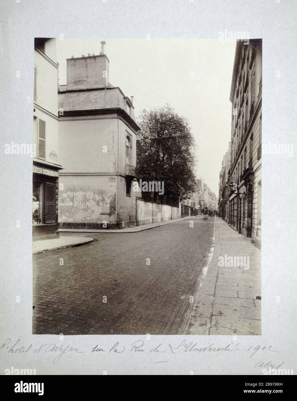 HOTEL AVEJEAN STREET UNIVERSITY L'hôtel d'Avejean sur la rue de l'Université. Paris (VIIème-Bezirk), 1902. Photographie d'Eugène Atget (1857-1927). Paris, musée Carnavalet. Stockfoto