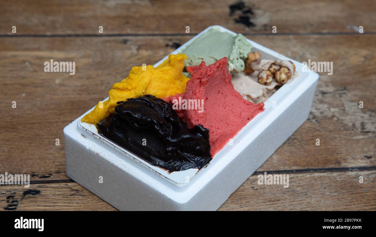 Typisch italienische Eiswannen Stockfoto