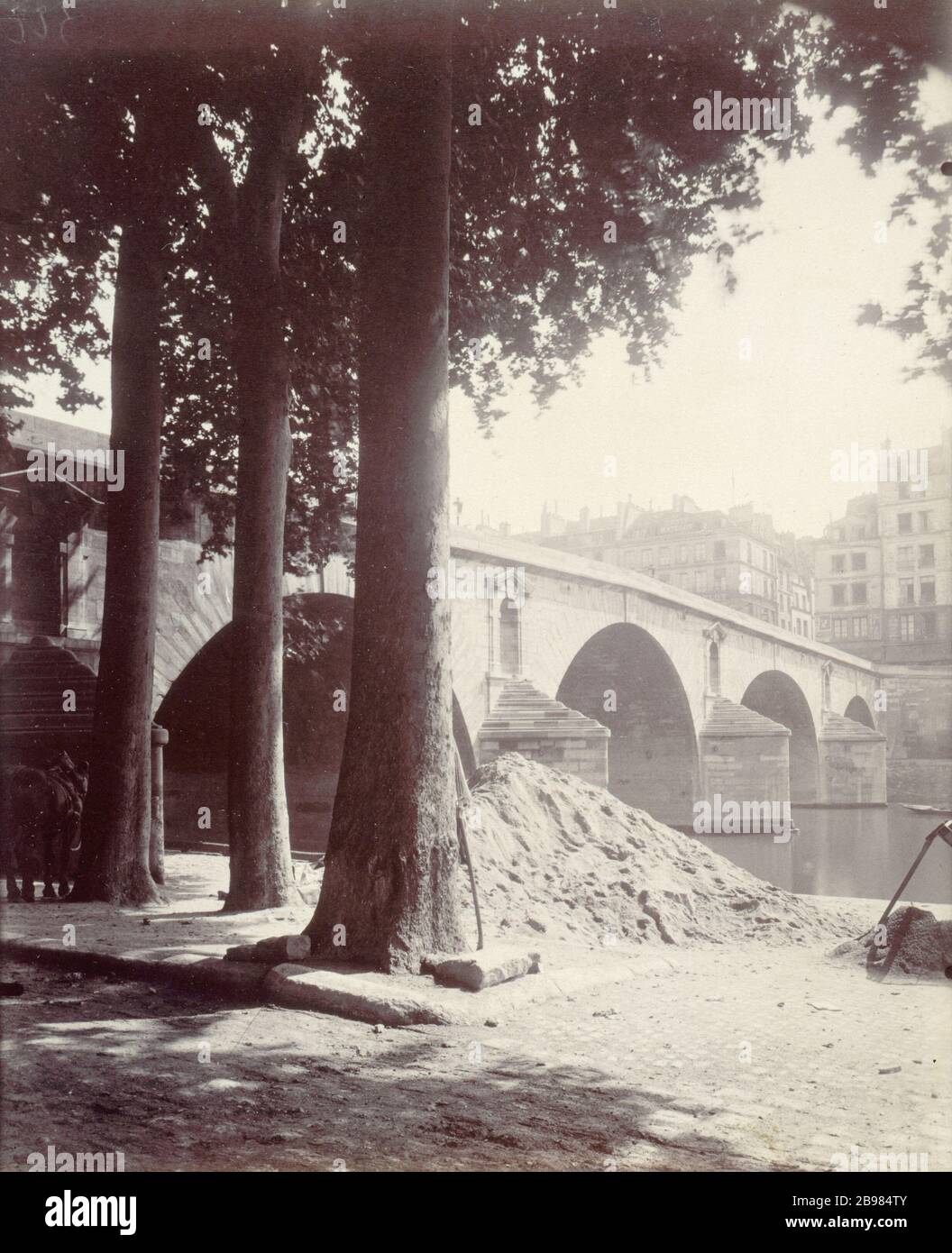 HAFENSTADT UND MARIENBRÜCKE Port de l'Hôtel de Ville et Pont Marie. Paris (IVème-Bezirk). Photographie d'Eugène Atget (1857-1927). Paris, musée Carnavalet. Stockfoto