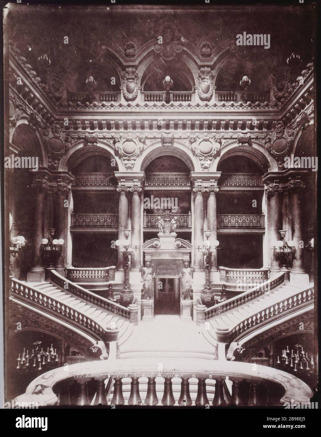 OPERA GRAND STAIRS L'Opéra, große Rolltreppe. Paris (IXème arr.). Photographie de Charles Lansiaux (1855-1939). Paris, musée Carnavalet. Stockfoto