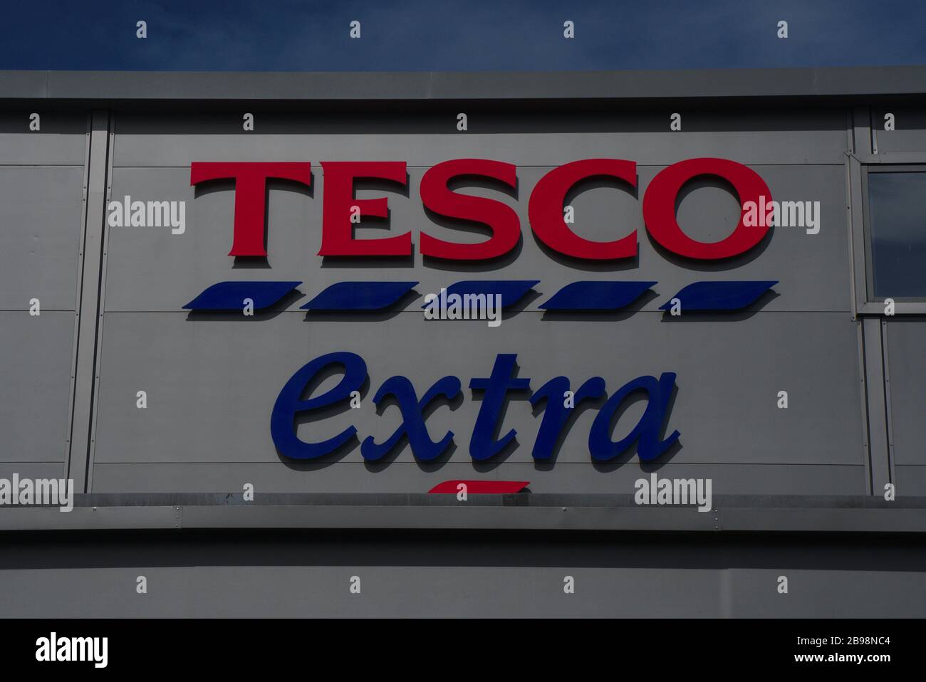 Tesco Extra Schild. Stourbridge, West Midlands. GROSSBRITANNIEN Stockfoto