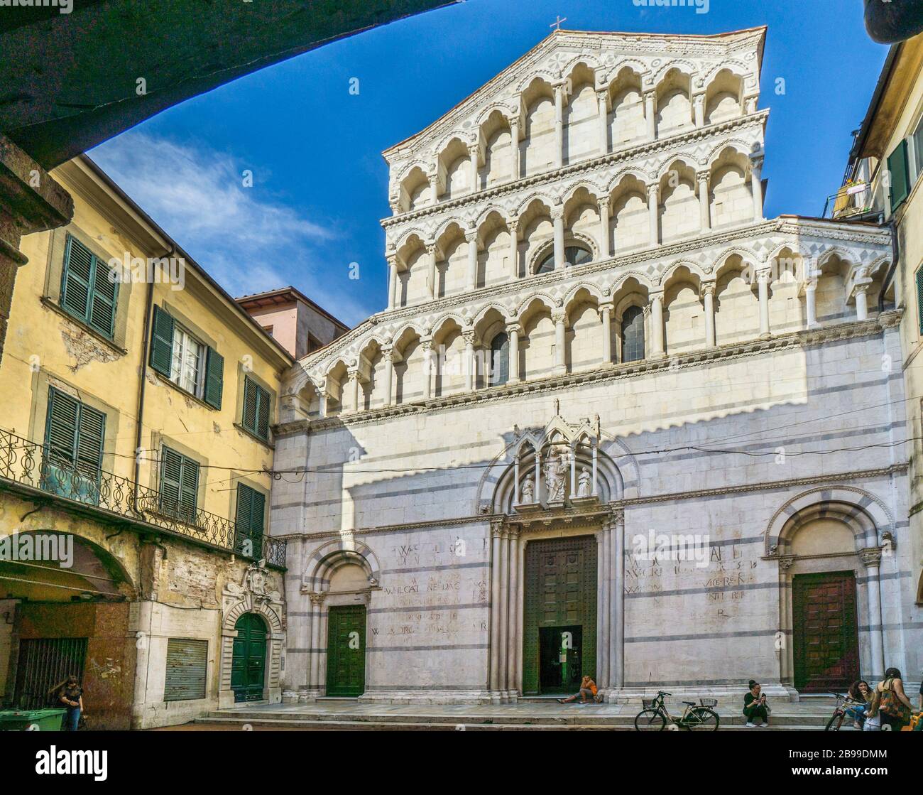 Jahrhundert façade San Michele in Borgo, einer Römisch-katholischen Kirche in Pisa, Region Toskana, Italien. Stockfoto