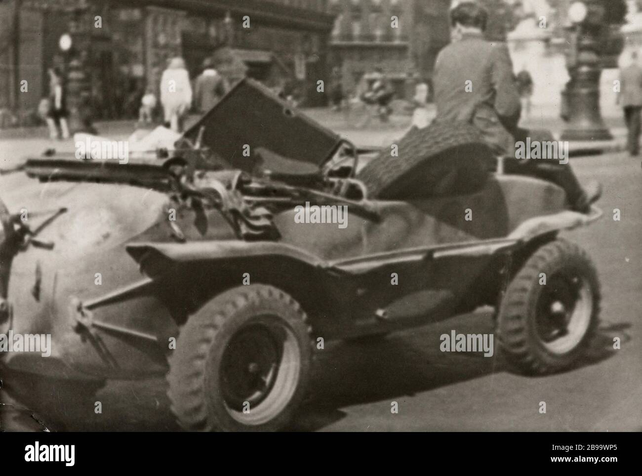 RELEASE PARIS, 19 AOUT 1944 - MILITÄRFAHRZEUG "Libération de Paris, 19 août 1944 - véhicule militaire". Photographie anonyme. Paris, musée Carnavalet. Stockfoto