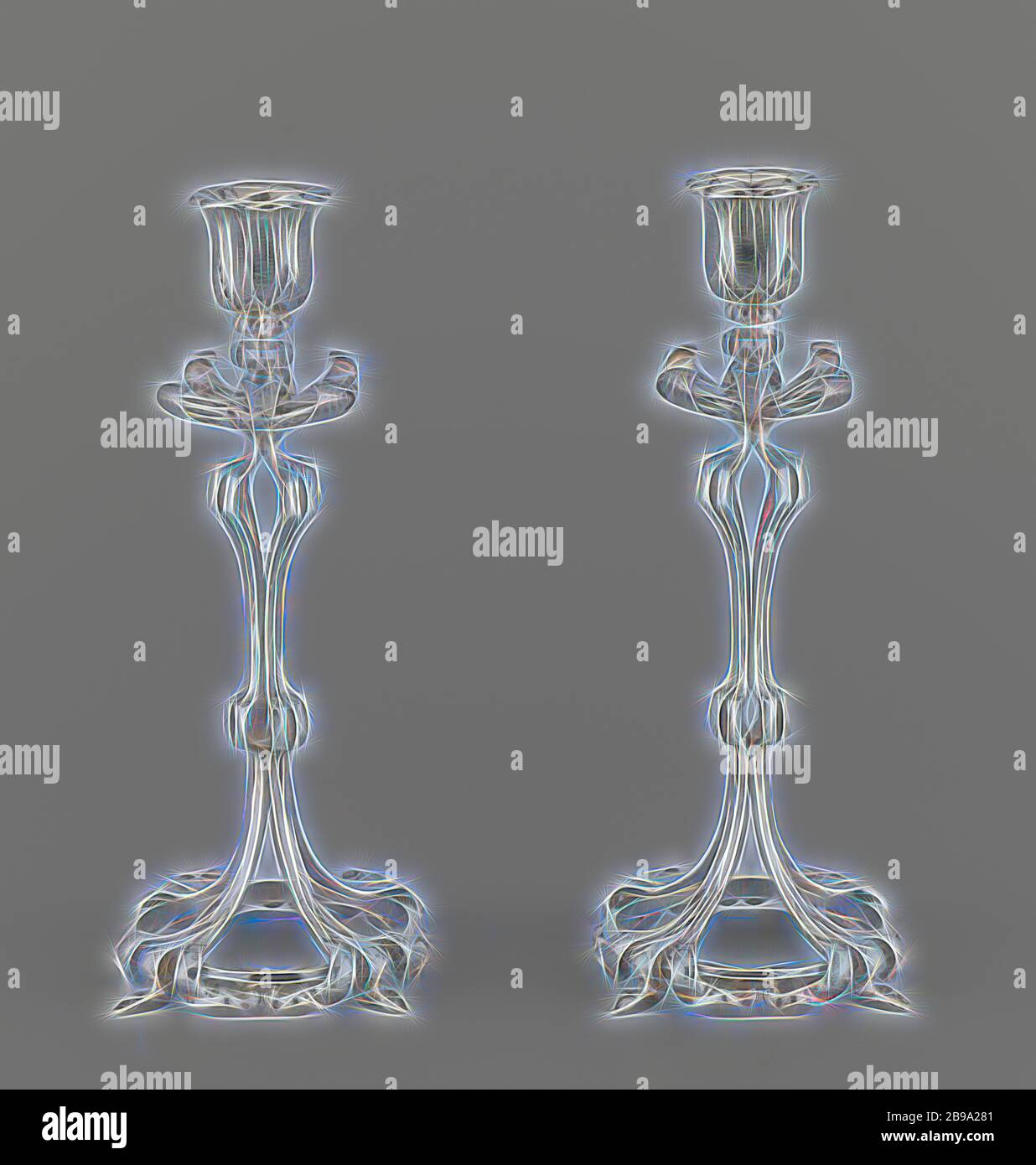 Set mit zwei kerzenhaltern, von Ranken gebaut, zwei fast identische Leuchter aus Silber. Stammzellen, die aus vier Serie von drei Ranken, die elegant um die offene Fuß Ring an der Unterseite und fungieren als Füße curl. Gerade über dem Fuß Ring, die Ranken merge in Gruppen von zwei in einem nodus, dass die Hälfte der Höhe des Stammes zu trennen. Dieses Schema wird in einer zweiten größeren nodus, die unterhalb der Kofferraum wird wiederholt. Aus diesem die Zweige öffnen wie Curling Blüten, aus denen die Kerzenhalter steigt wie ein Tulpenförmiges Kelch., Koninklijke Utrechtsche Fabriek van Zilverwerken Stockfoto Set mit zwei kerzenhaltern, von Ranken gebaut, zwei fast identische Leuchter aus Silber. Stammzellen, die aus vier Serie von drei Ranken, die elegant um die offene Fuß Ring an der Unterseite und fungieren als Füße curl. Gerade über dem Fuß Ring, die Ranken merge in Gruppen von zwei in einem nodus, dass die Hälfte der Höhe des Stammes zu trennen. Dieses Schema wird in einer zweiten größeren nodus, die unterhalb der Kofferraum wird wiederholt. Aus diesem die Zweige öffnen wie Curling Blüten, aus denen die Kerzenhalter steigt wie ein Tulpenförmiges Kelch., Koninklijke Utrechtsche Fabriek van Zilverwerken Stockfoto