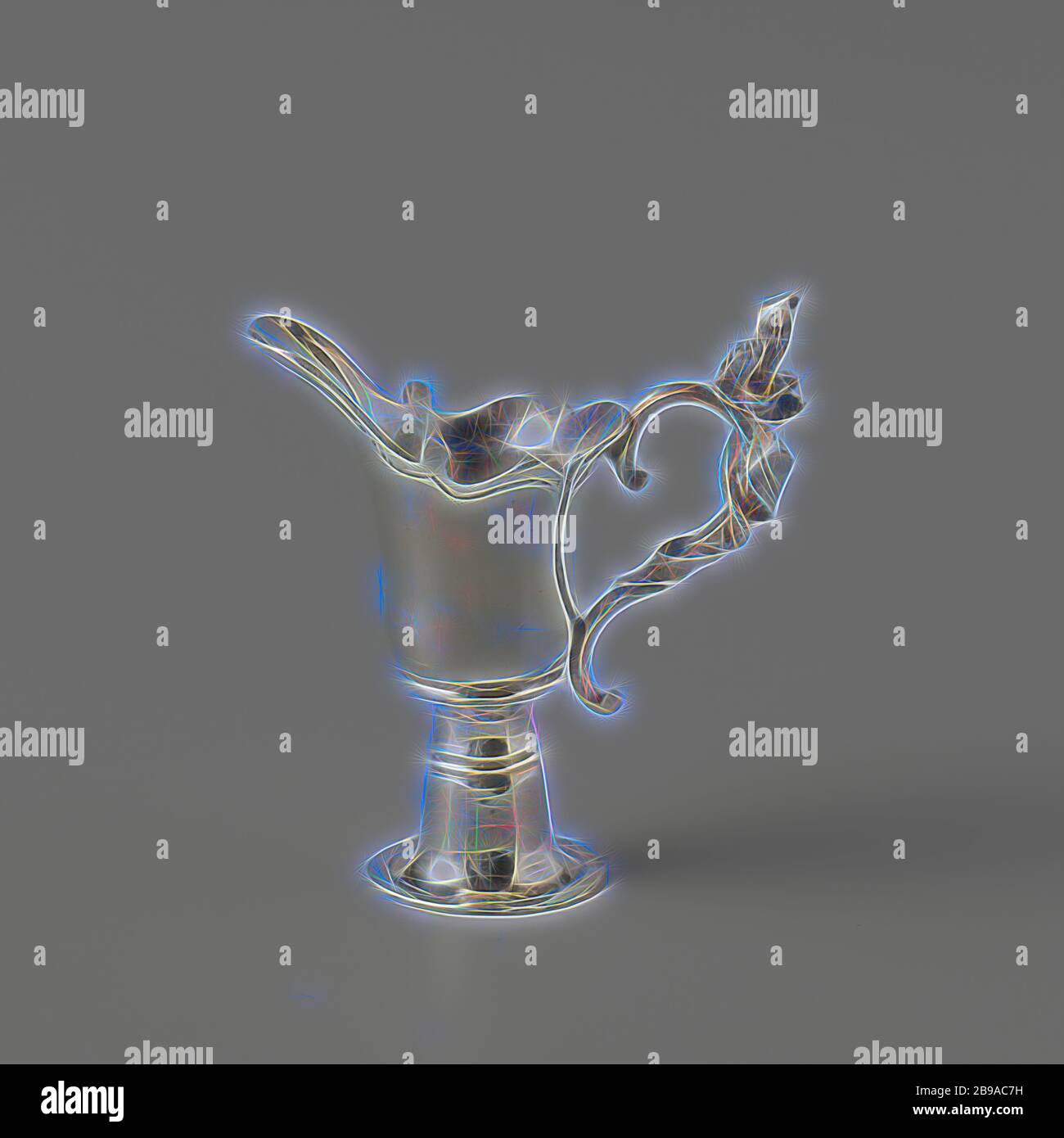 Lampenkrug, Lampenkrug auf hohem, glockenförmigen Sockel. Der Griff des Kännchens ist mit einem Blumenzweig umwickelt. Die Kanne hat einen breiten Auslauf. Die Kanne ist nicht markiert. Die Kanne steht auf einem Tablett, auf dem Tablett befinden sich auch sechs Trinkgläser. Das Tablett ist auf einem Klapptisch, anonym, Niederlande, c. 1770, Silber (Metall), H 3.8 cm × B 3.5 cm, neu gestaltet von Gibon, Design von warmen fröhlich glühen von Helligkeit und Lichtstrahlen Ausstrahlung. Klassische Kunst neu erfunden mit einem modernen Twist. Fotografie inspiriert von Futurismus, umarmt dynamische Energie der modernen Technologie, Bewegung, Geschwindigkeit und Kultur revolutionieren. Stockfoto