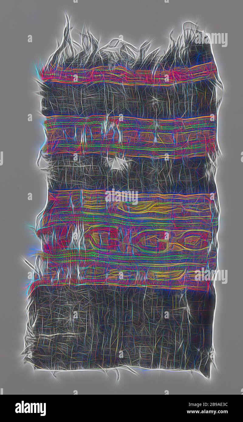 Stofffragment in Wandteppich, schwarz gefärbtes Stofffragment mit drei gewebten Webs. Die breiteste Parcours oben ist durch durchgehende Streifen in gelb, rot und grün unterteilt und hat ein zentrales Schaltmuster in rot auf gelb. In den Bändern oben und unter einem gelben geflochtenen Muster. Das schmalere Band unten hat Linien in gelb, rot und grün. Das schmale Band unten in gelb und rot hat einen dickeren Schuß, der die beiden Farben mischt., anonym, Egypte, c. 1000 - c. 1199, ketting, Inschlag, Wandteppich, H 22 cm × B 11.9 cm, neu gestaltet von Gibon, Design von warmen fröhlich glühen von Helligkeit und Lichtstrahlen Radi Stockfoto