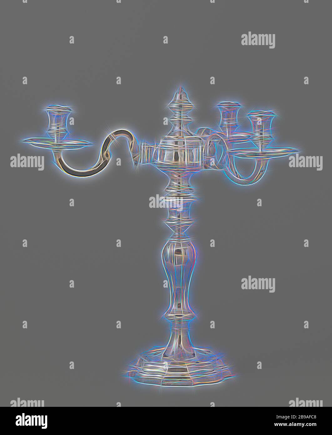 Armleuchter, zum Kapitän Cornelis Schrijver, die Kandelaber gegeben bestehen aus einem Leuchter und eine Anlage mit drei schwenkbaren Armen. Die profilierte, verjüngende Fuß ist achteckig Durchmesser, mit wechselnden Gerade und Gewellte Seiten. In der flachen Oberseite gibt es einen runden Boden, von dem aus die Oberseite des Fusses, auch durch einen Ring artikuliert, steigt. Marmor-baluster-förmigen Rumpf ruht auf ihm, stehend auf eine verbreiterte konvexe Fuß. Der Stamm ist auch achteckig, die abwechselnd die geraden und gebogenen Seiten zu denen der Fuß entsprechen. Die Vase - geformt, profilierte Kerzenhalter ist rund im Querschnitt wieder. Die constri Stockfoto Armleuchter, zum Kapitän Cornelis Schrijver, die Kandelaber gegeben bestehen aus einem Leuchter und eine Anlage mit drei schwenkbaren Armen. Die profilierte, verjüngende Fuß ist achteckig Durchmesser, mit wechselnden Gerade und Gewellte Seiten. In der flachen Oberseite gibt es einen runden Boden, von dem aus die Oberseite des Fusses, auch durch einen Ring artikuliert, steigt. Marmor-baluster-förmigen Rumpf ruht auf ihm, stehend auf eine verbreiterte konvexe Fuß. Der Stamm ist auch achteckig, die abwechselnd die geraden und gebogenen Seiten zu denen der Fuß entsprechen. Die Vase - geformt, profilierte Kerzenhalter ist rund im Querschnitt wieder. Die constri Stockfoto