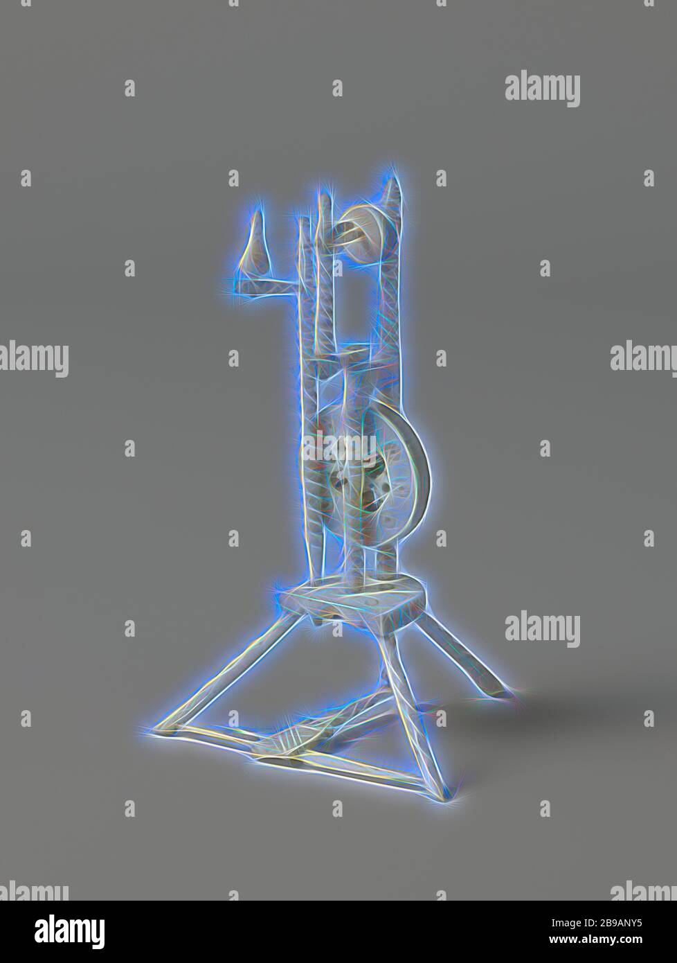 Treppendrehrad, aufrechtes Modell auf Stativ, EIN Spinnrad, aufrechtes Modell von gedrehtem und mit verschiedenen Dekorationen bearbeiteten Bein auf Stativ mit Trepppedal verbunden mit Metallkurbel des Rades, das in der Mitte zwischen drei gedrehten Pfosten befindet, oben, Die Spule oder Spindel mit Flügel und die Spinnenschweller an diesen Pfosten befestigt., Anonym, Niederlande, c. 1700 - c. 1799, Knochen (Material), Metall, H 9.1 cm × B 5.5 cm T 5.5 cm, neu gestaltet von Gibon, Design von warmen fröhlich glühen von Helligkeit und Lichtstrahlen Ausstrahlung. Klassische Kunst neu erfunden mit einem modernen Twist. Fotografie inspiriert von futur Stockfoto