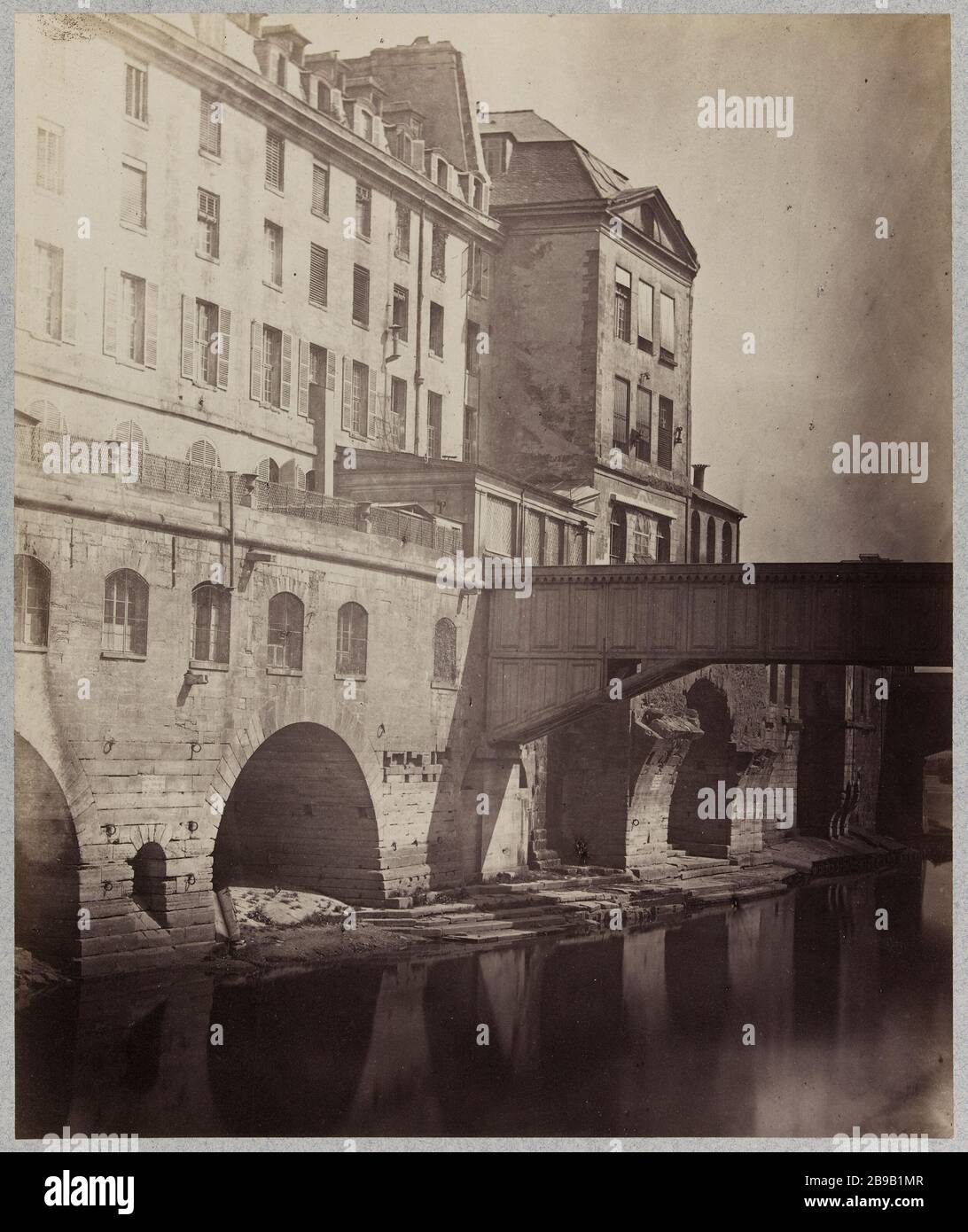 Das ehemalige Hotel Dieu and Dodgers, 4. Bezirk, Paris. Krankenhaus L'ancien Hôtel-Dieu et les cagnards. Paris (IVème arr.). Photographie de Pierre Emonds (1831-1912). Papieralbuminé. 1851-1900. Paris, musée Carnavalet. Stockfoto