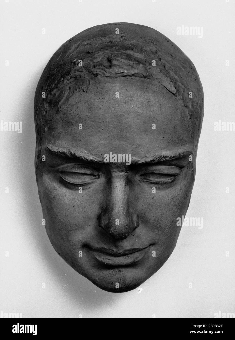 MASKE UNBEKANNT Jean-Pierre Dantan (1800-1869) dit Dantan le Jeune. Masque d''inconnu. Plâtre patiné, terre-cuite, après 1830, avant 1869. Paris, musée Carnavalet. Stockfoto