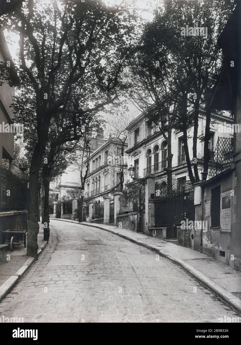 AVENUE FROCHOT, ENSEMBLE Avenue Frochot, Ensemble. Paris (IXème arr.). Photographie de Charles Lansiaux (1855-1939). Paris, musée Carnavalet. Stockfoto