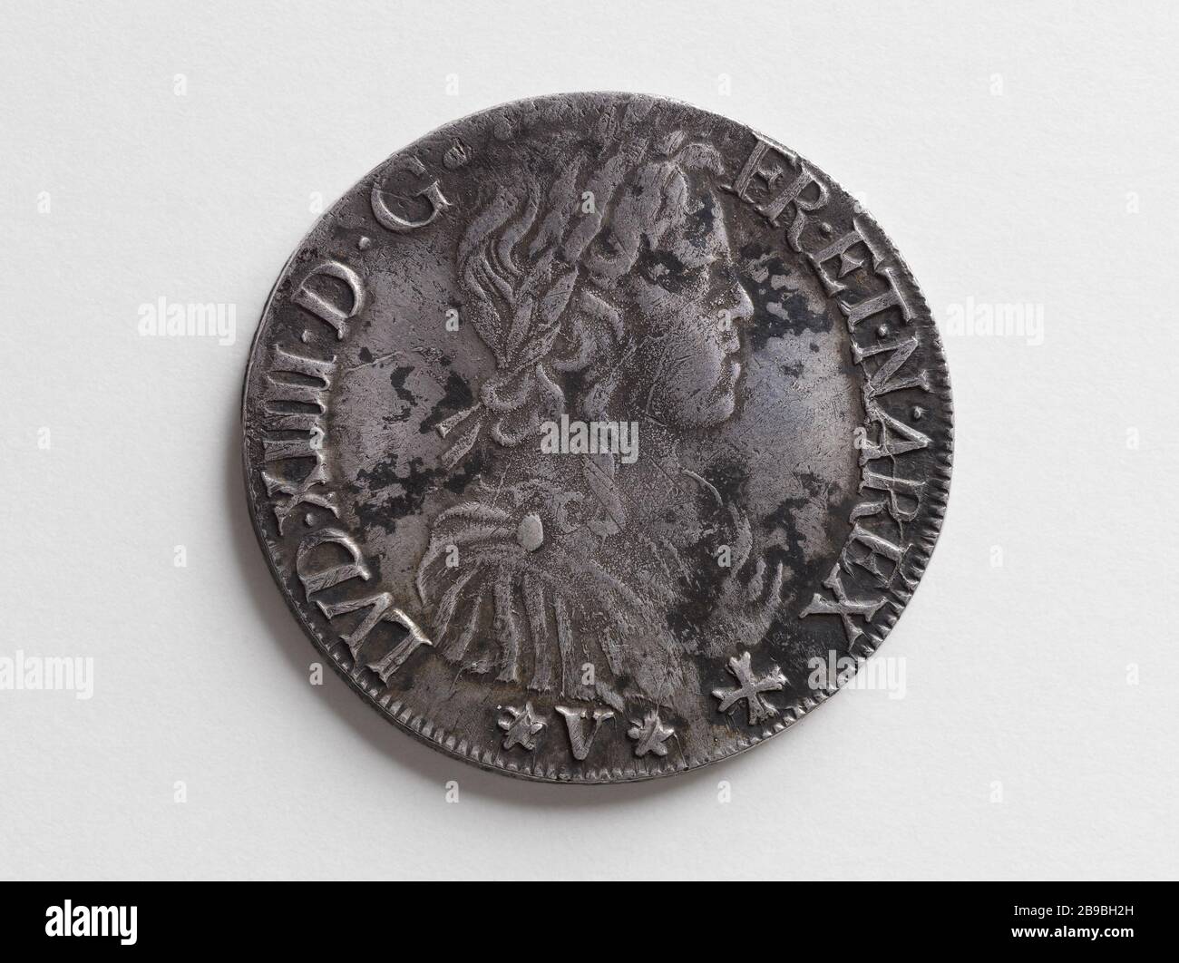 ECU de Navarra in der langen Docht von Ludwig XVI., 1656 Anonyme. ECU de Navarra à la mèche longue de Louis, 1656. Argent, 1656. Musée Carnavalet, Histoire de Paris. Stockfoto