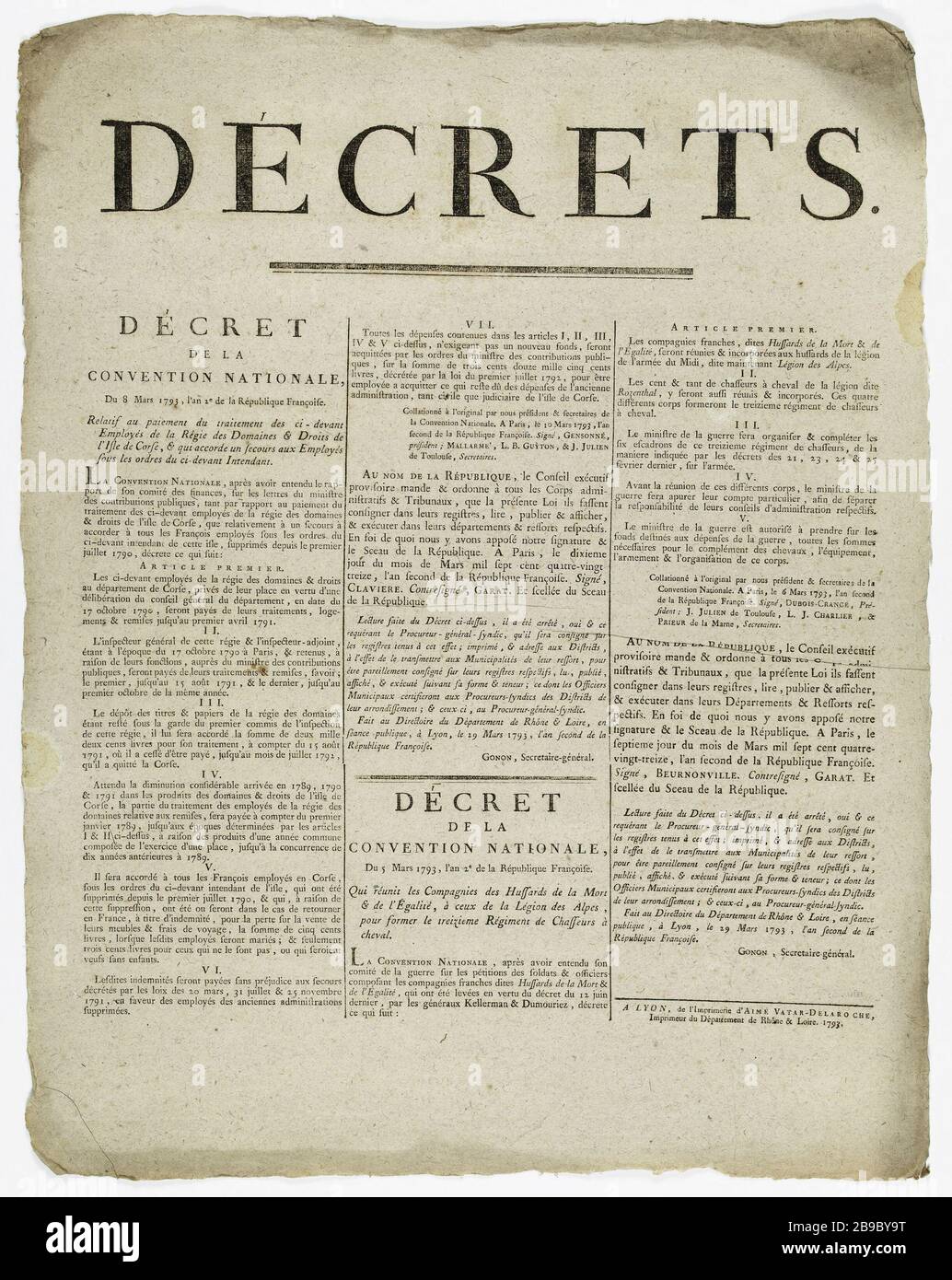 DEKRETE. DEKRET DES NATIONALEN ÜBEREINKOMMENS vom 8. März Françoise, dem zweiten Jahr der Republik. In Bezug auf die Zahlung der Behandlung der Mitarbeiter vor der Régie des Domaines & Human Isle [sic] von Korsika, und das erleichtert die Mitarbeiter auf Befehl des ehemaligen Stewards. Décret de la Convention nationale relatif au paiement du traitement des ci-devant employés de la Régie des Domaines & Droits de l'Isle de Corse & qui accorde un secours aux employés sous les ordres du ci-devant Intendant. Typographie, 171. Paris, musée Carnavalet. Stockfoto