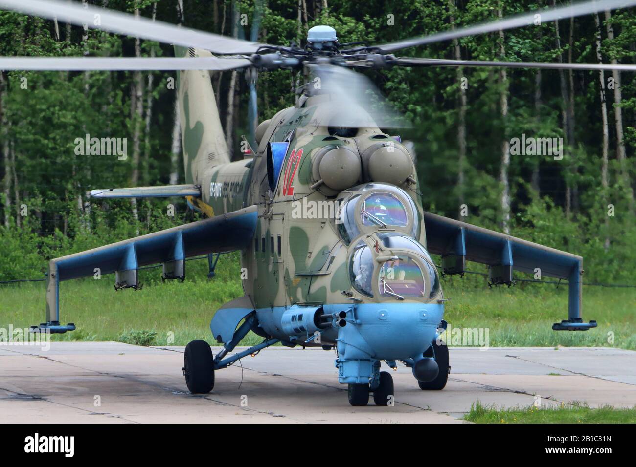 MIL Mi-24P Angriffshubschrauber der russischen Luftwaffe, Torzhok, Russland. Stockfoto